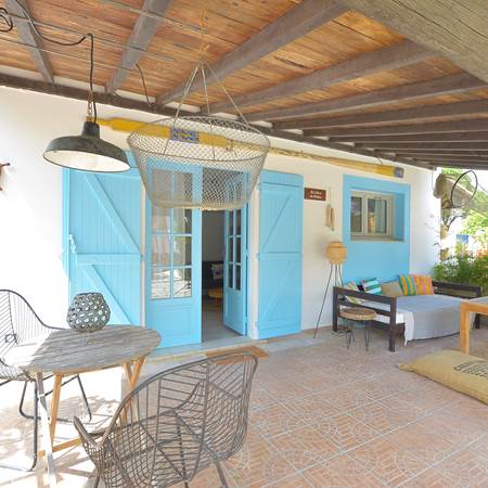 villa-les-salines-cabane-pêcheur-location-appartement-maison-vacances-grau-du-roi-jardin-proche-plage-grande-capacité-couchages-gallery-offer