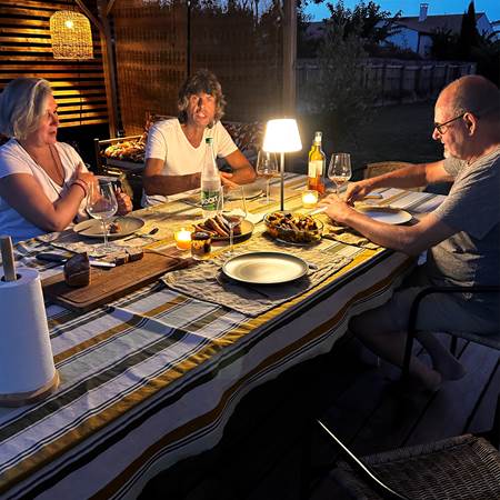 Ambiance cosy pour un dîner entre amis-gallery-offer
