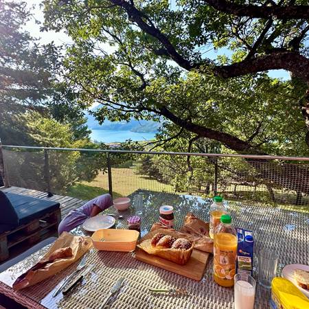Le Bus - Terrasse vue sur le lac-img-gallery-solo
