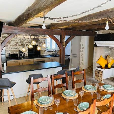 AU-CHARME-D'ANTAN-19-Table-à-Manger-gallery-offer