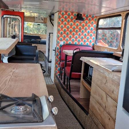 Le Bus Insolite - Intérieur - Le Sauze-du-Lac-gallery-offer