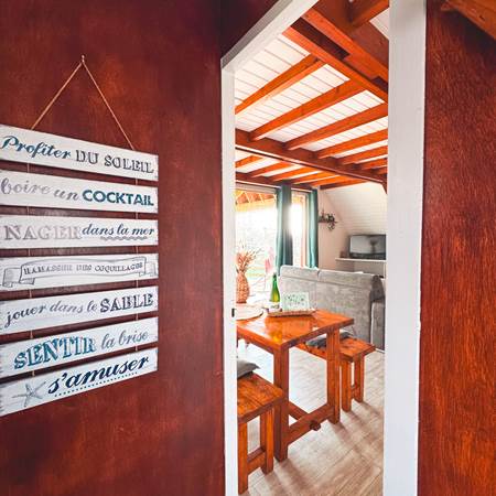 Couloir d'entrée : A gauche, salle d'eau et WC attenant et à droite, pièce de vie-gallery-offer