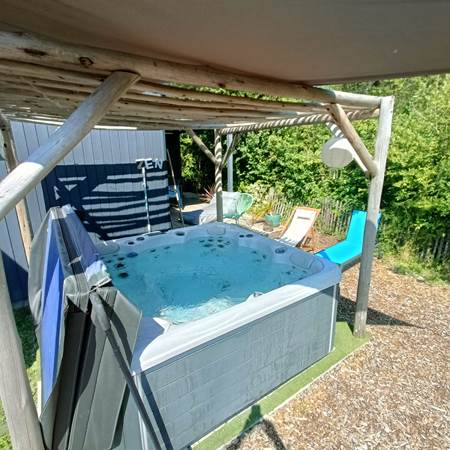 salon avec vue sur le jardin privé-gallery-offer