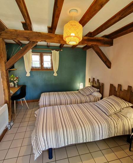 En entrant dans la chambre Le Buron