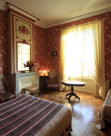Delavier chambre avec  parquet  salle de bain privée vues sur jardin