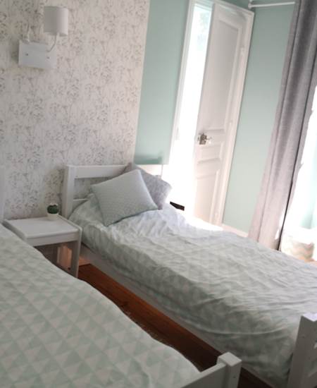 Maison Courbarien - chambre "Jade" avec 2 lits simples