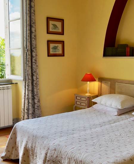 chambre familiale tomette avec lits enfants en mezzanine aux chambres d'hôtes la Rougeanne près de Carcassonne dans l'Aude