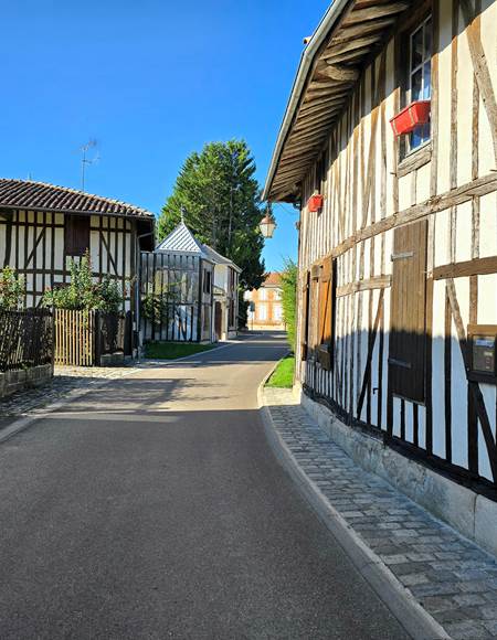 Rue à l'architecture typique