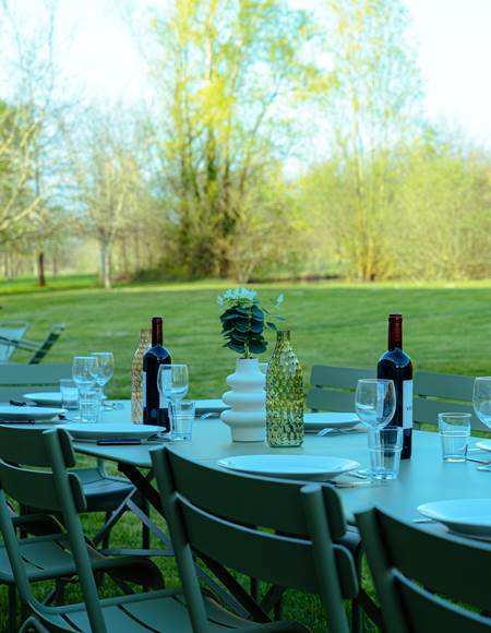 repas-exterieur-gite-groupe