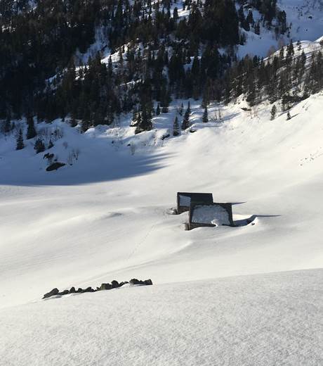 Les cabanes pastorales sous la neige