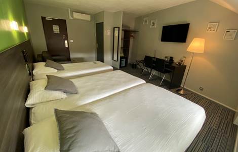 Chambre Triple Climatisée - 3 Lits Simples