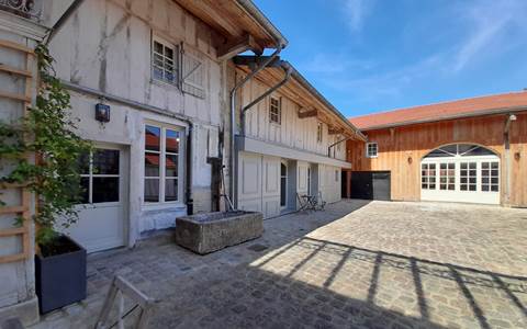 Cour pavee interieure