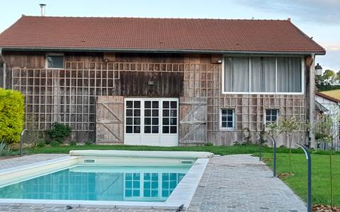 Vue piscine depuis pool house