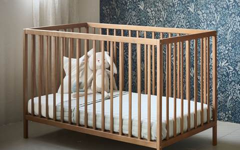 lit-bebe-bois-noyer-60x120-petite-amelie