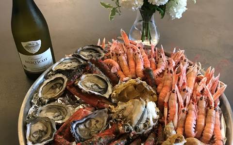 Plateau de fruits de mer en fonction des arrivages