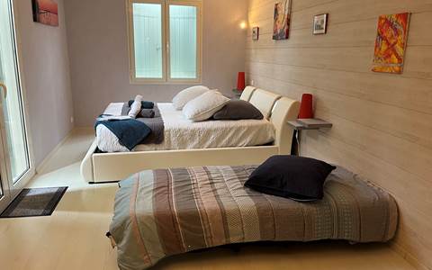 lit d'appoint possibilité d'un lit bébé sur demande