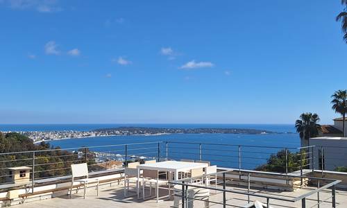 Terrasse panoramique lumineux vue mer villa