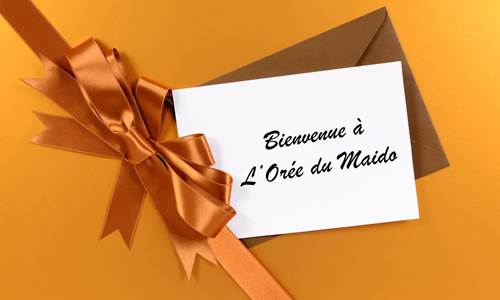 christmas-card-with-gift-ribbon.jpg