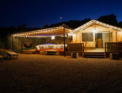 La cabane Ayana de nuit