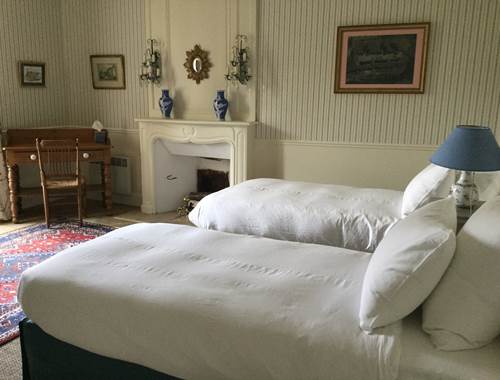 Chambre "Valois", contiguëe à la "bleue", vue sur le parc