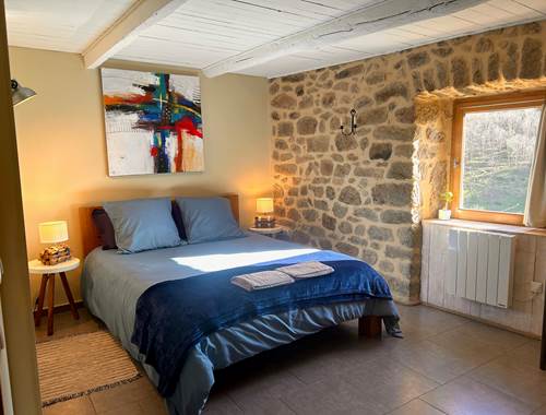 la calade chambres d'hotes et espace bien être ardèche lit chambre lin
