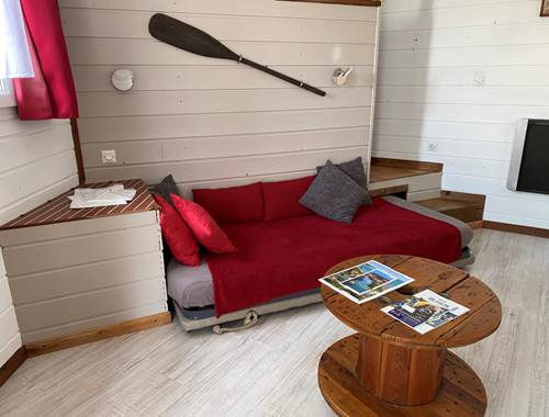 Espace salon et lit de 140cm