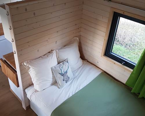 Cabane du Cerf, banquette salon en mode couchages