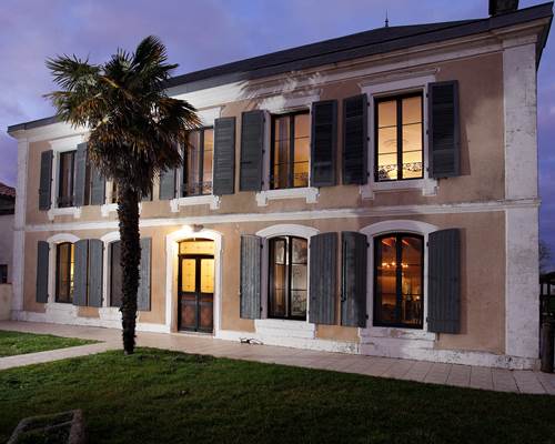 FAÇADE DE LA MAISON