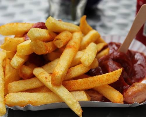 Frites maison, pommes de terre locales.