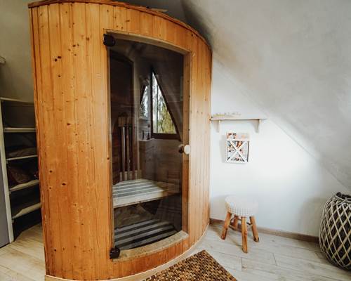 Sauna infrarouge dans la salle de bain