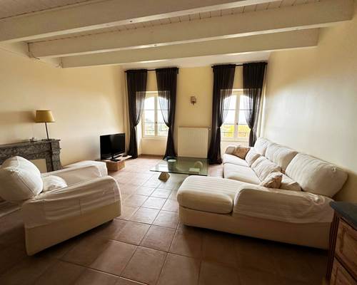 Apt1 Salon2