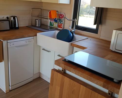 Cabane de l'Ecureuil, cuisine côté gauche