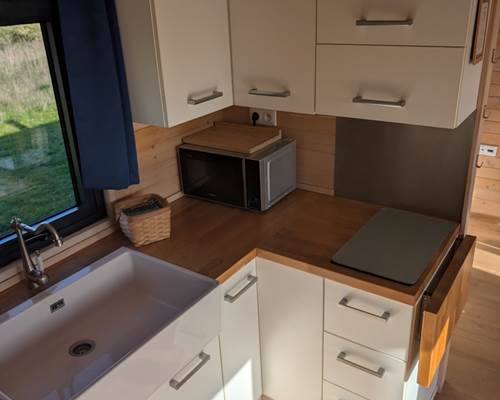 Cabane du Renard, cuisine côté droit