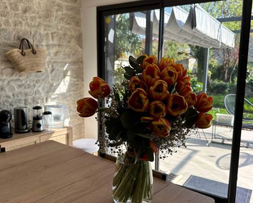 Cuisine_bouquet tulipes_vus jardin_La Grande Cavalerie