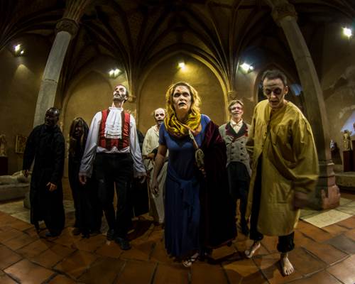 Abbaye de Belleperche - Attention fantomes - ©Aude Rayssac