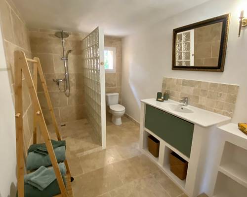 La serre des Mourgues-Salle de bain- Gîte Valentin