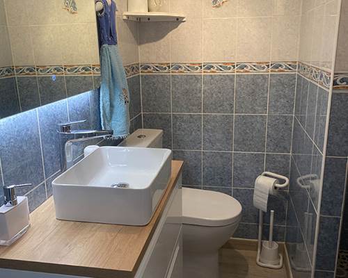 SALLE DE BAIN WC  CHAMBRE FLORENT DANS LA CHAMBRE
