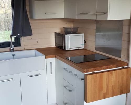 Cabane du Cerf, cuisine coté droit