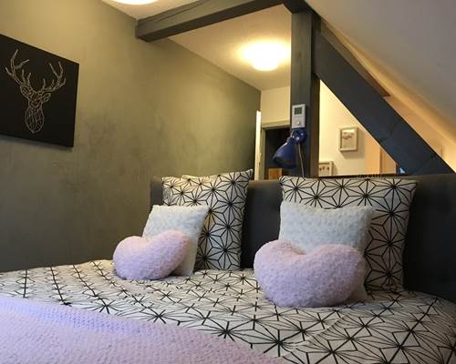 La chambre avec lit king-size
