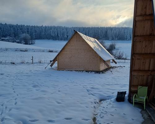 Camping sous la neige