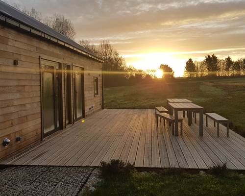 Cabane du Cerf, extérieur, au petit matin