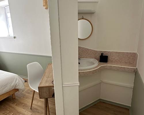 Chambre parentale coin lavabo_La Cavalerie