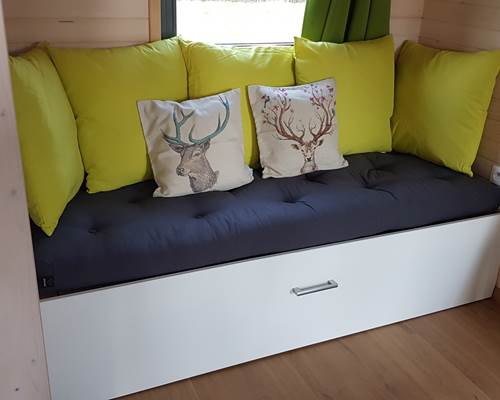 Cabane du Cerf, banquette salon