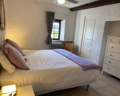 Ground floor bedroom with king size bed (180cm)