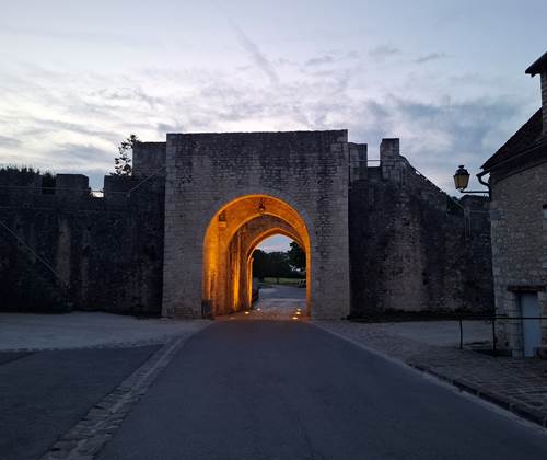 Balise : Fichier:hebergement-famille-provins-fete-medievale-2026.jpg / ALT:Gîte familial La Gare de Lurey Conflans près de Provins pour la Fête Médiévale 2026