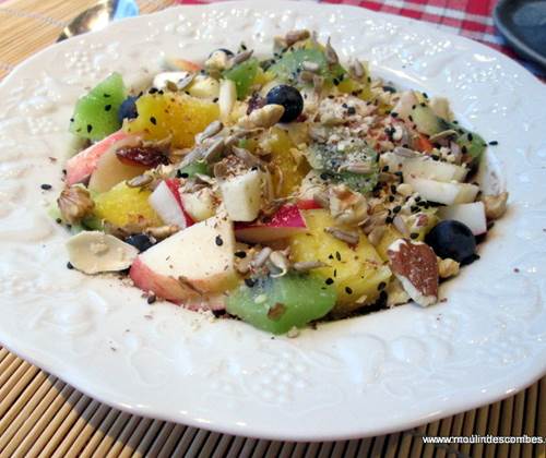 exemple de Petit déj CRU type Miam ô fruits à l' ananas raisin chia