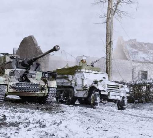 Halftrack de la 35ème division infanterie et un Panzer IV avec  en arrière plan les ruines de la ferme Joseph Gaspard-photo-page