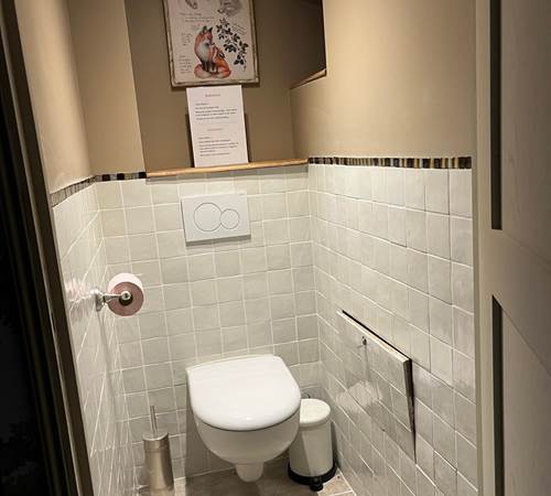 toilettes rez-de-chaussée-galerie