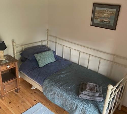 Single bedroom in Water Lilies-galerie