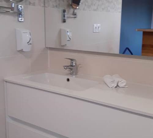 Chambre Cabanon - Lavabo dans espace sanitaire - rénovation 2021-galerie